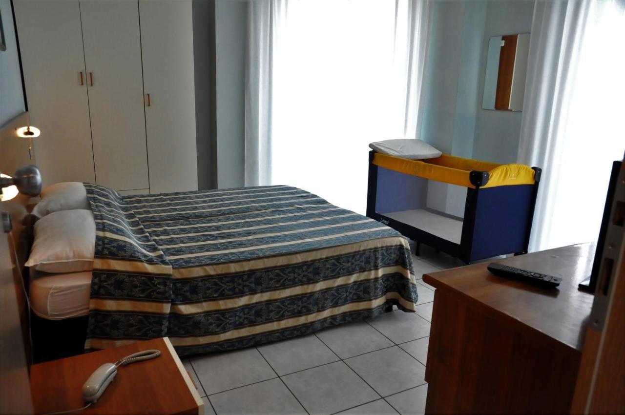 Hotel Acapulco Римини Экстерьер фото